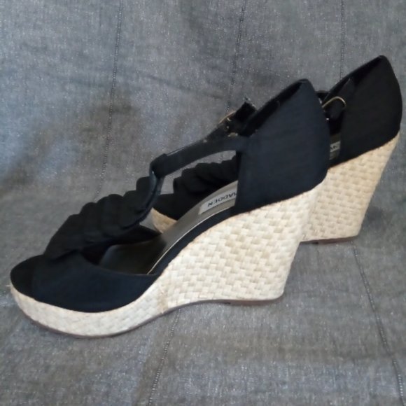 Steve Madden Black w/Beige Basket Weave Wedge (Size 5.5) - Picture 5 of 11